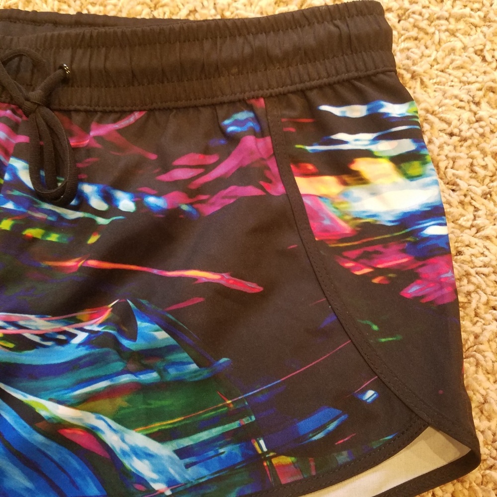 FABLETICS CARRIE SHORTS NWOT - Picture 5 of 8